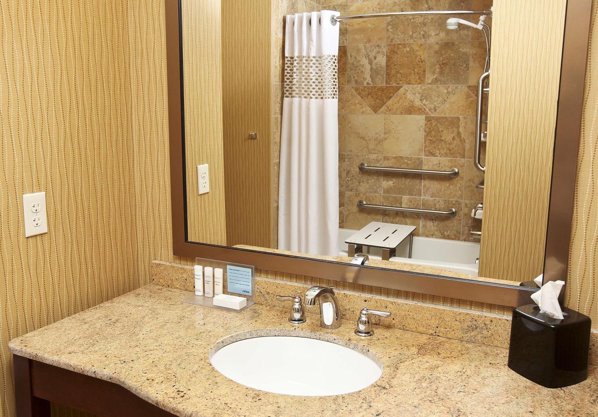 Hampton Inn & Suites Fargo Medical Center المظهر الخارجي الصورة